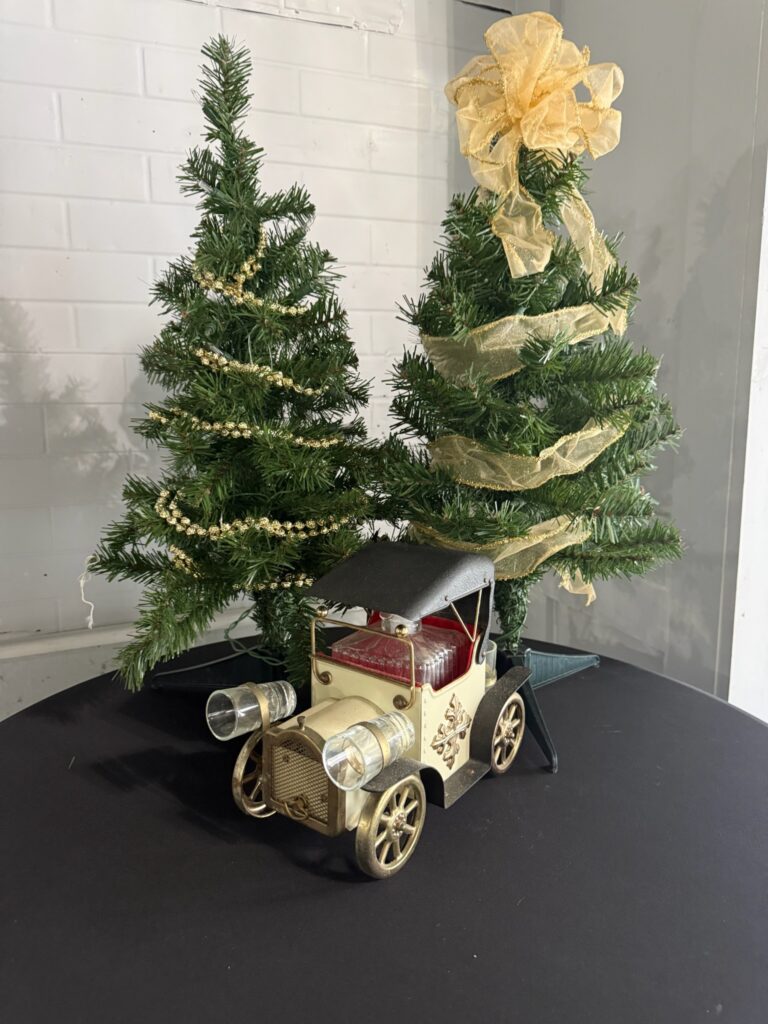 Fun table decor in The Studio at Meks on Main event venue