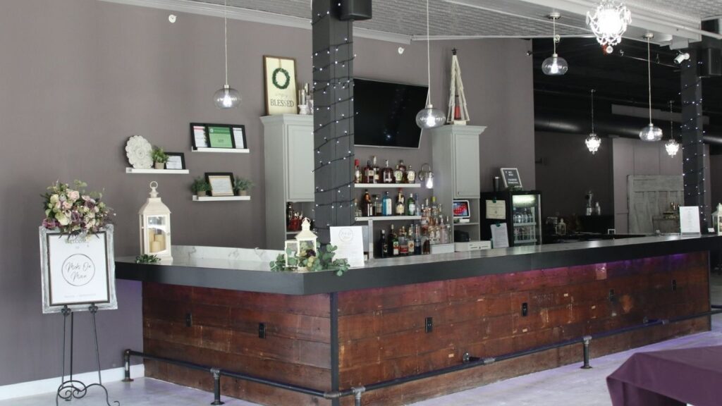 Bar services in Western Illinois wedding venue